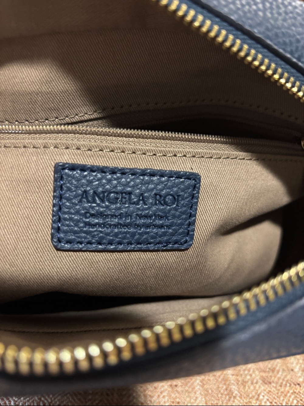 Angela Roi Grace Crossbody with 3 Straps - Picture 5 of 11